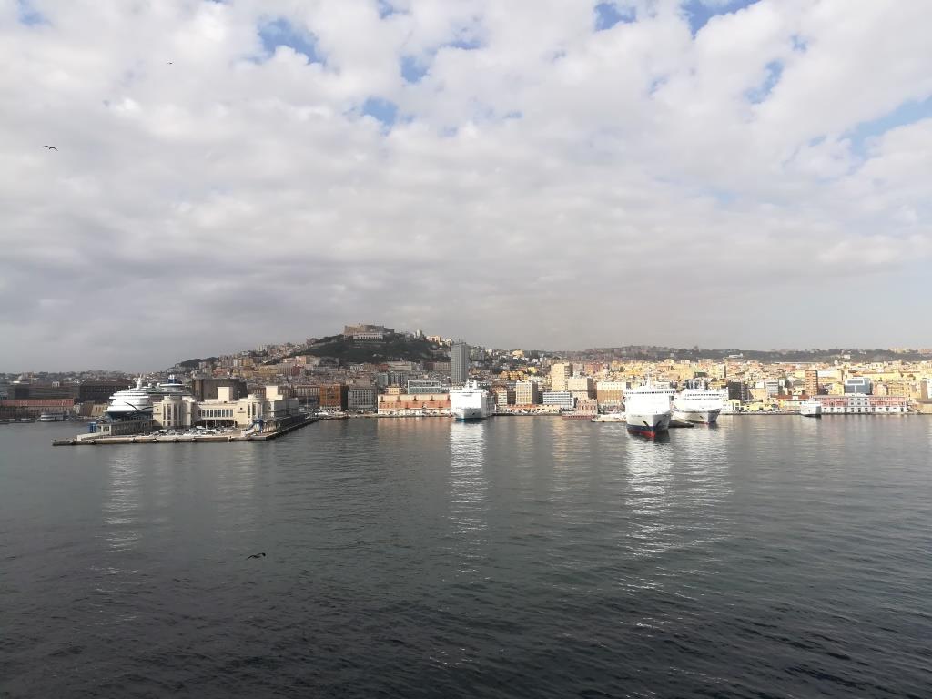 port-neapol-s-korablya