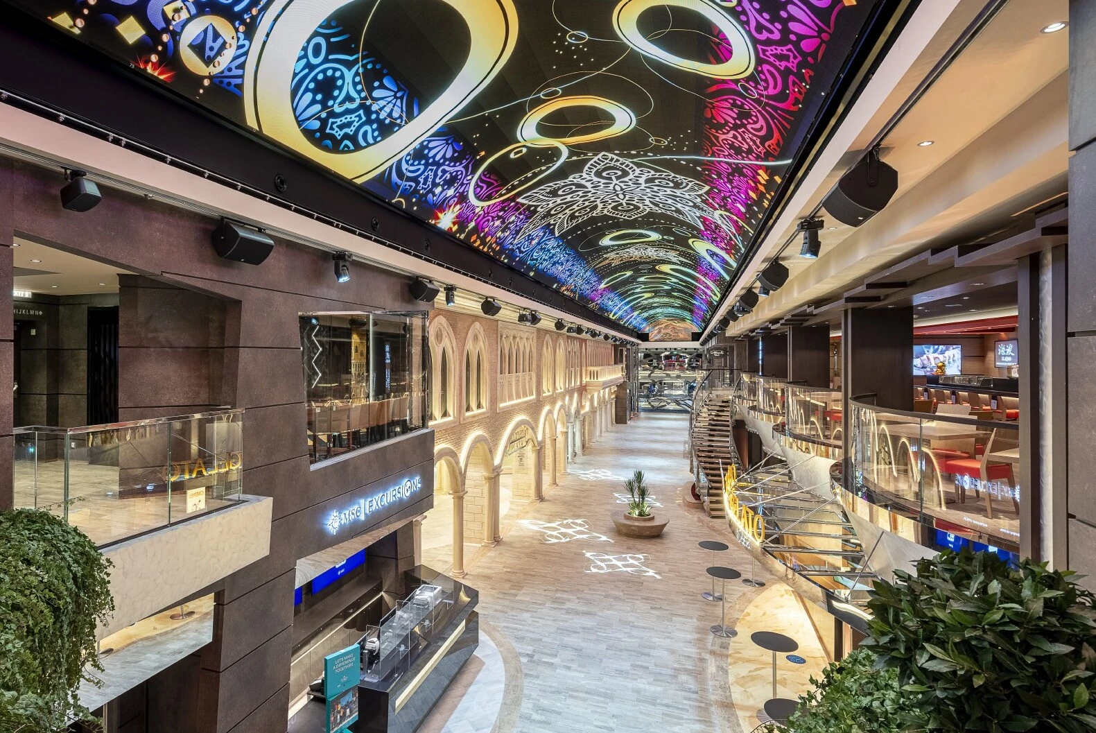 Променад на лайнере MSC Virtuosa